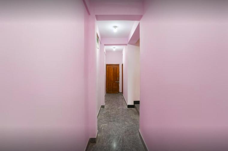 Hotel Alaka Puri Bagian luar foto