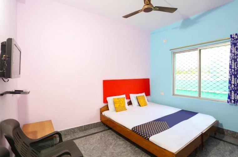 Hotel Alaka Puri Bagian luar foto