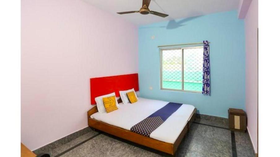 Hotel Alaka Puri Bagian luar foto