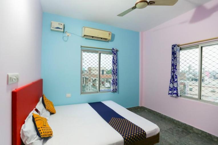 Hotel Alaka Puri Bagian luar foto