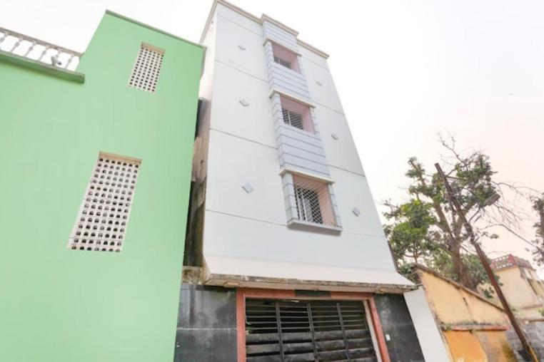 Hotel Alaka Puri Bagian luar foto