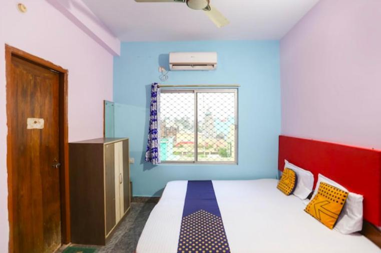 Hotel Alaka Puri Bagian luar foto